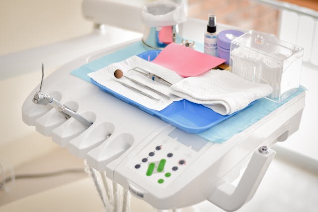 כיצד לבחור שתלים מותאמים לאסתטיקה גבוהה